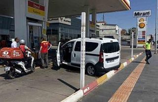 Diyarbakır’da çarpışan otomobillerden biri petrol...
