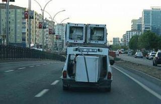 Diyarbakır’da otomobile yüklediği eşyalarla...