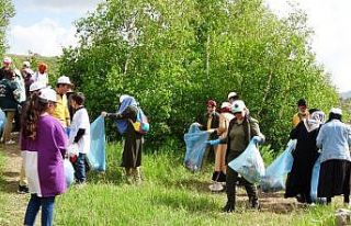 Doğa harikası Nemrut’ta çevre temizliği