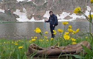 Doğaseverler 3 bin rakımlı Fatma Hatun Gölü yakınında...