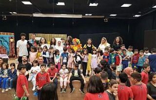 “Dönüşüm Muhteşem Olacak" tiyatro oyunu...