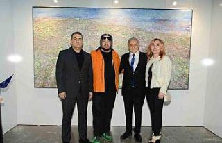 "Dün, Bugün ve Yarın" sergisine sanatseverlerden...