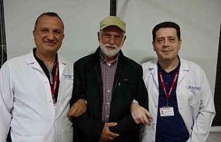 Düşe kalka geldiği hastaneden yürüyerek çıktı