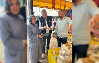 Düşürdüğü çantasını esnaf buldu