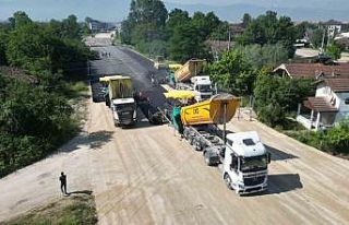 Düzce’de yeni açılan yollar asfaltlanıyor