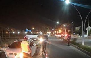 Edremit polisi ‘Bayram Huzuru’ operasyonunda didik...
