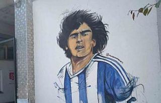 Efsane futbolcunun duvar resmi ilgi görüyor