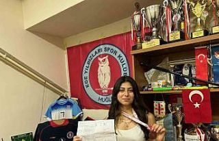 Ege Yıldızları Hokey Kulübü, karne alan sporcularını...