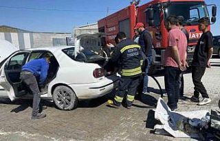 Egzoza kaynak yapılan otomobil yanmaktan son anda...