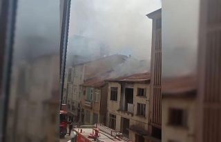 Elazığ’da çatı yangını, büyümeden söndürüldü