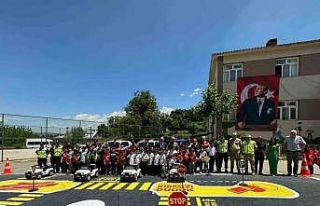 Elazığ’da jandarma ekipleri çocuklara trafik...
