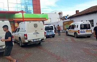 Elektrik akımına kapılan market çalışanı hayatını...