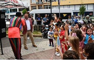 Emet Belediyesi’nden çocuklara karne hediyesi