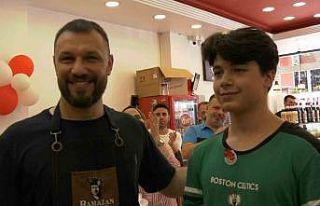 En acı çiğköfteyi yedi, gram altını kazandı