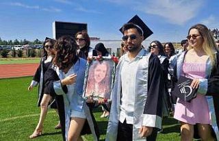 En buruk mezuniyet: Depremde hayatını kaybeden arkadaşlarının...