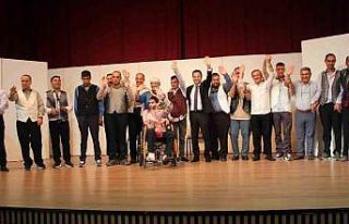 Engelli bireylerin gösterisi ayakta alkışlandı