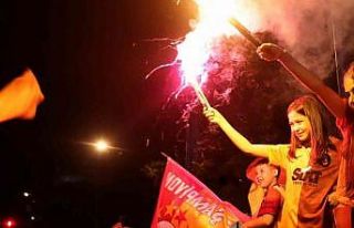 Erzincan’da Galatasaray taraftarları meydanı panayır...