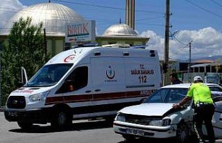 Erzincan’da iki ayrı trafik kazasında 6 kişi...