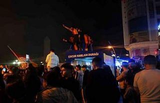Erzurum’da Galatasaray taraftarı hem şampiyonluğu...