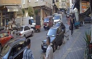 Esenler ’de koşarak yola fırlayan çocuğa hafif...