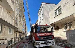 Esenyurt’ta 5 katlı binadan alevler yükseldi:...