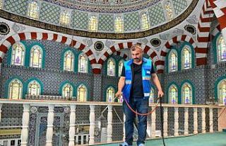 Esenyurt’ta ibadethaneler bayram namazına hazır