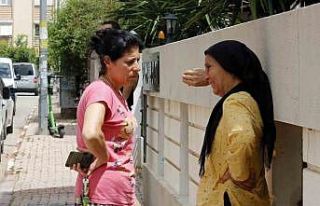 Eşinden boşanamadığını söyleyerek çatıya...