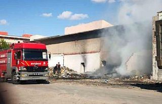 Eski sanayi sitesinde çıkan yangın paniğe neden...