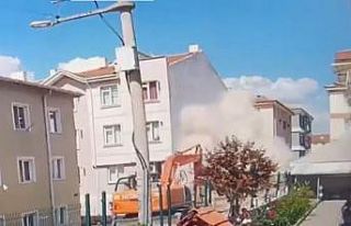 Eskişehir’de binanın yıkılma anına ait görüntüler...