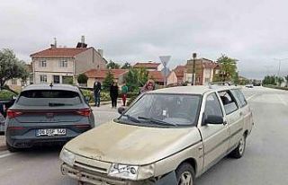 Eskişehir’de iki otomobil çarpıştı