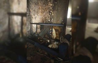 Evde çıkan yangında bir oda tamamen yandı