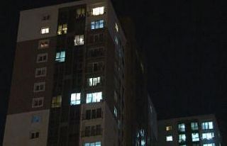 Evde önce yangın çıkardı, sonra balkondan atlayıp...