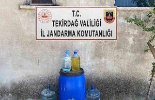 Evden 105 litre kaçak içki çıktı