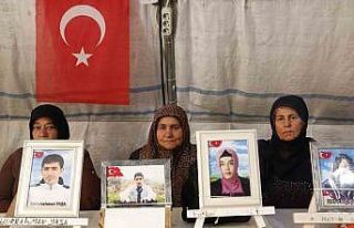 Evlat nöbetindeki ailelerin çocuklarını umutla...