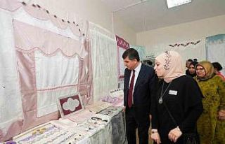 Fadıloğlu, 7 aile merkezindeki serginin açılışını...