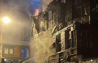 Fatih’te alevler geceyi aydınlattı