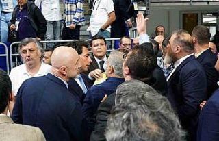 Fenerbahçe Olağan Genel Kurulu’nda gerginlik!