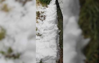 Fındık büyüklüğünde dolu yağdı, çevre beyaza...