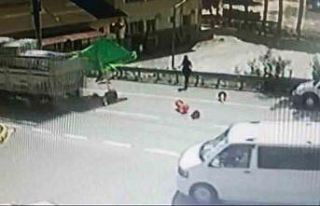 Freni boşalan kamyon kontrol noktasına daldı