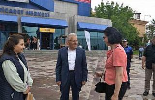 Fuar ziyaretinde depremzede esnaftan Başkan Büyükkılıç’a:...