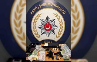 Fuhuşa sürükledikleri genç kızların kataloğunu...