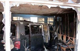 Galeride yangın: 6 araçta maddi hasar var