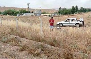 Gaziantep’te yoldan çıkan otomobil tarlaya uçtu:...