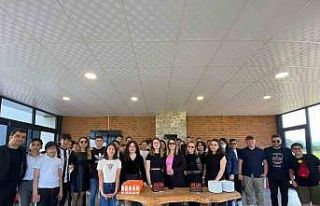 Gelenek yine bozulmadı