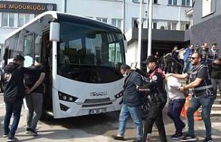 Genç kızları katalog üzerinden fuhşa sürüklüyorlardı...17...