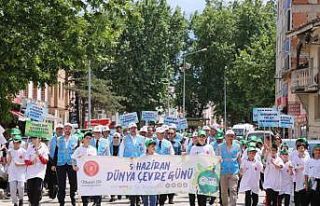 Gençler temiz çevre için yürüdü