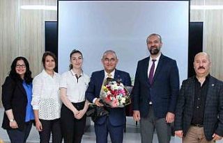 Gençlere tecrübelerini anlattı