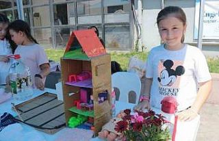 Geri dönüştürdükleri atıkları sergilediler