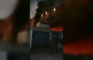 Geri dönüşüm fabrikasının deposunda yangın