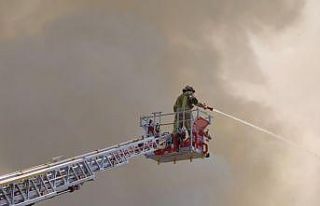 Geri dönüşüm tesisinde çıkan yangın söndürüldü